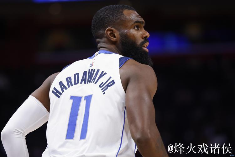 哈达威上场,沃特森被换下回更衣室 哈达威上场,沃特森被换下回更衣室